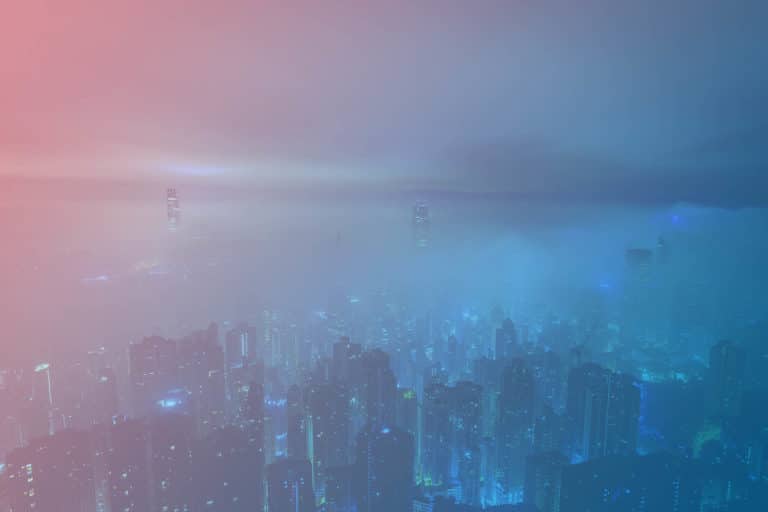Zum Artikel Edge Computing Fog Computing: Nebel in Großstadt, Hochhäuser
