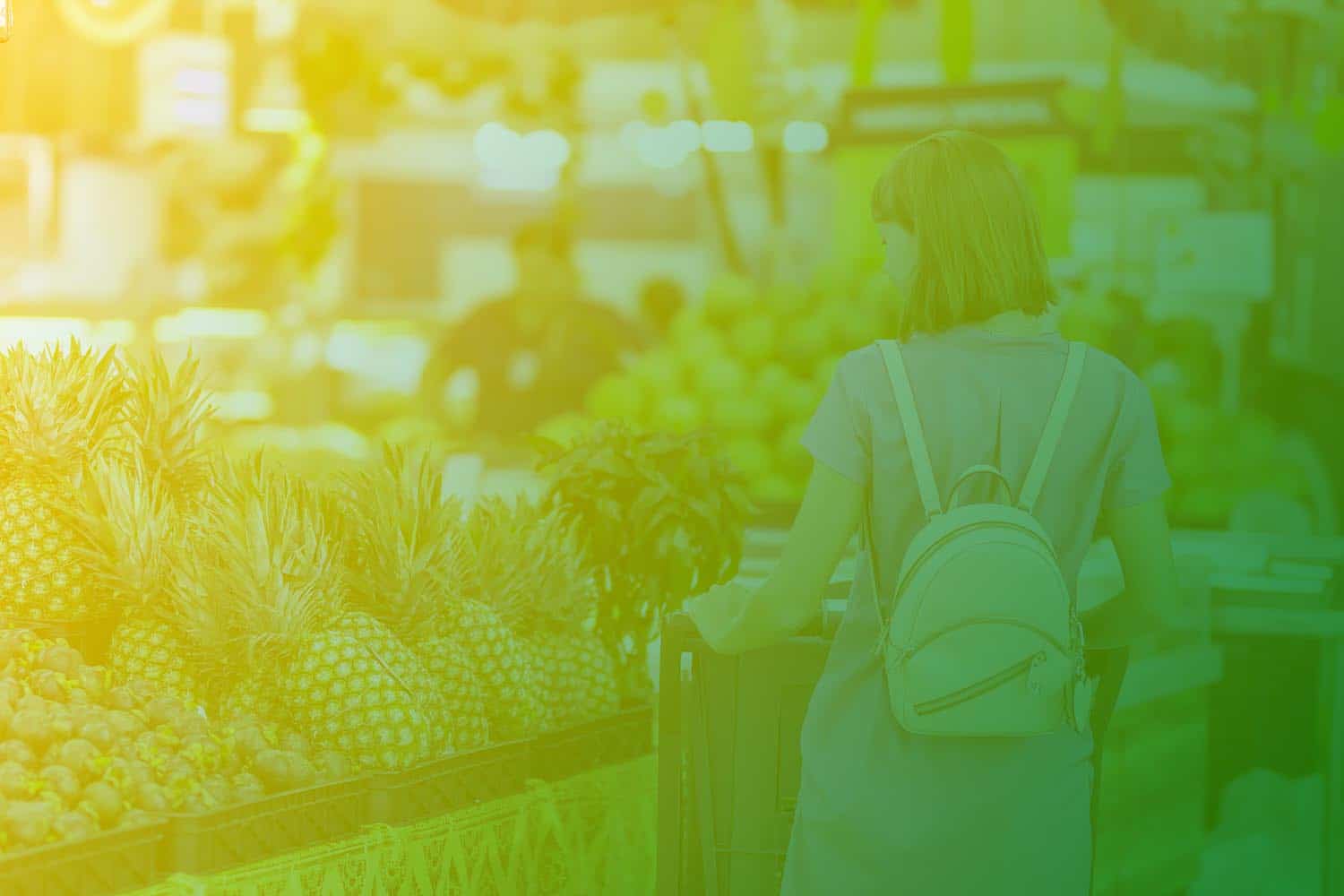 Zum Artikel Digitaler Personenzähler: Frau mit Einkaufswagen im Supermarkt