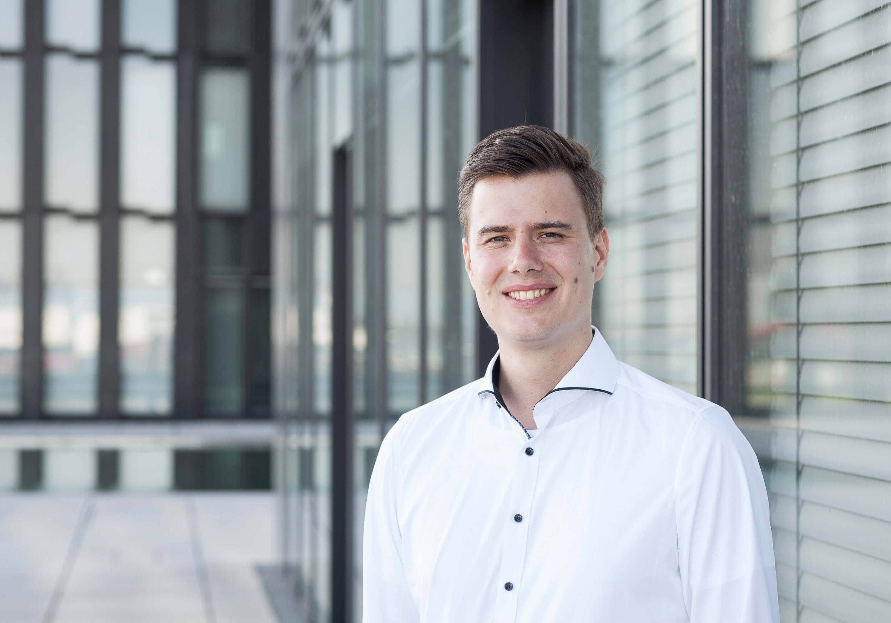 IOX IoT App Entwicklung Ansprechpartner Andreas Bell IOX IoT App Entwicklung Ansprechpartner Andreas Bell